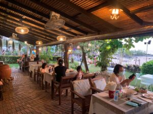 ขายโรงแรม และร้านอาหารติดทะเล ถูกมาก